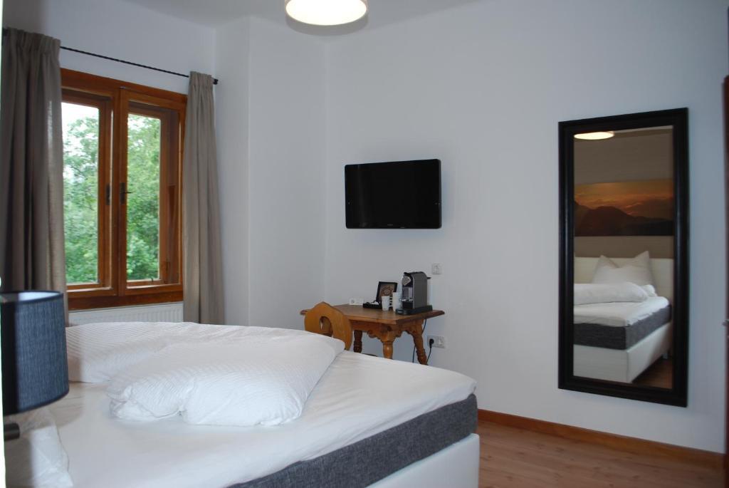 Alpenhaus Kesselfall, Summercard Included 카프룬 객실 사진